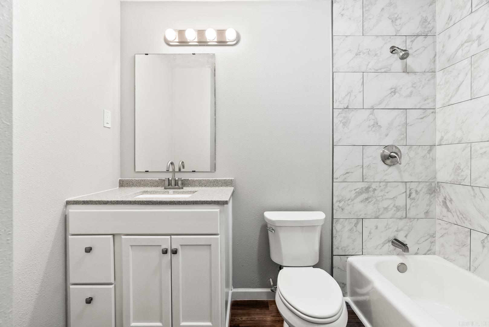 CIRCLE LAKE - Residential