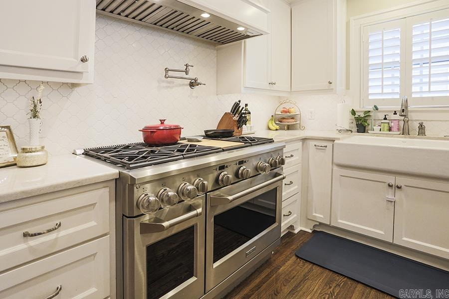 COUNTRY CLUB HGTS - Residential