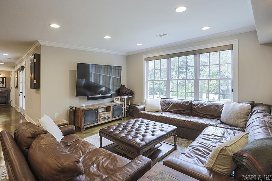 COUNTRY CLUB HGTS - Residential