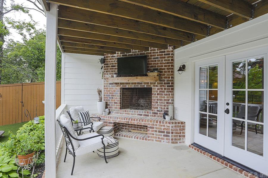 COUNTRY CLUB HGTS - Residential