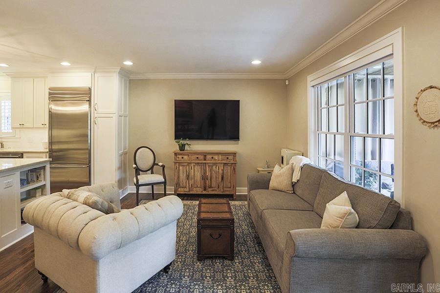 COUNTRY CLUB HGTS - Residential