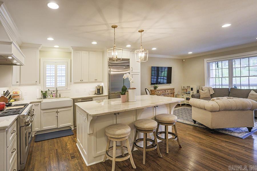 COUNTRY CLUB HGTS - Residential