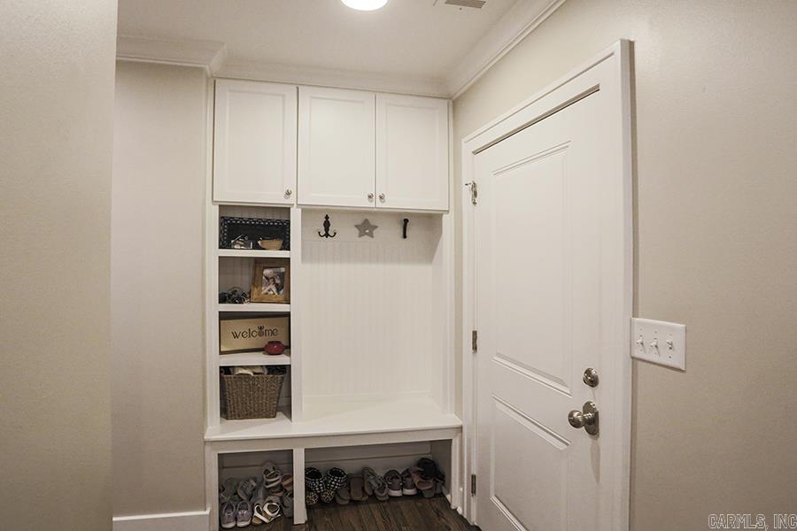 COUNTRY CLUB HGTS - Residential