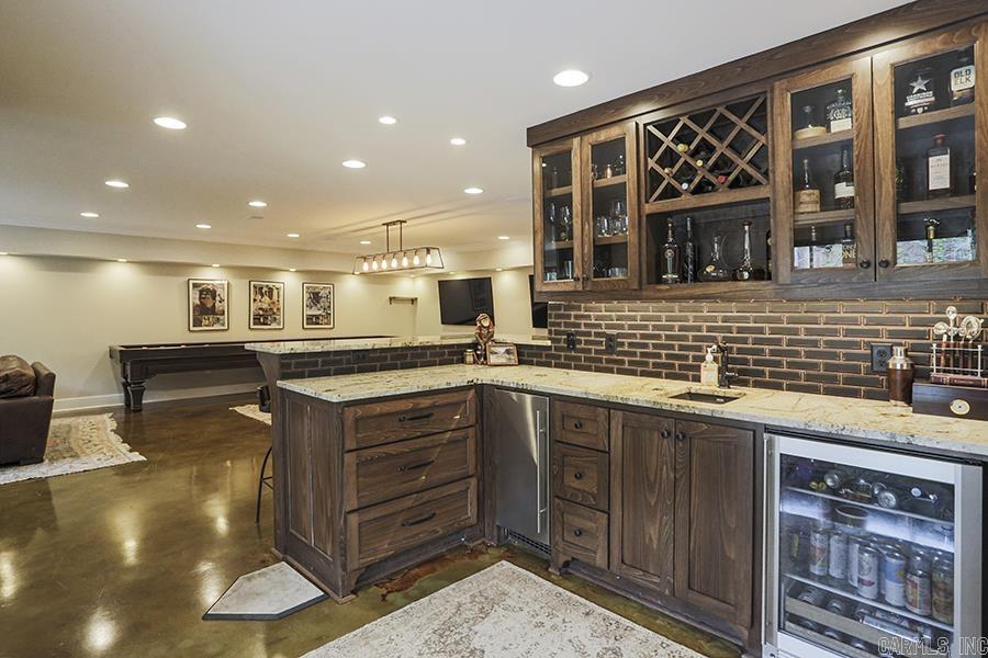 COUNTRY CLUB HGTS - Residential