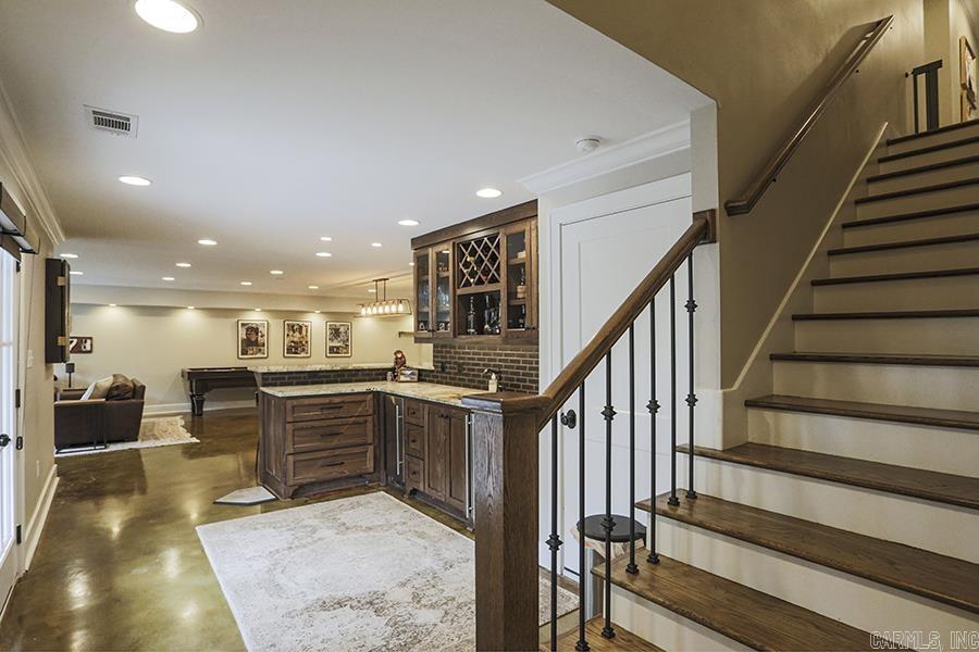 COUNTRY CLUB HGTS - Residential