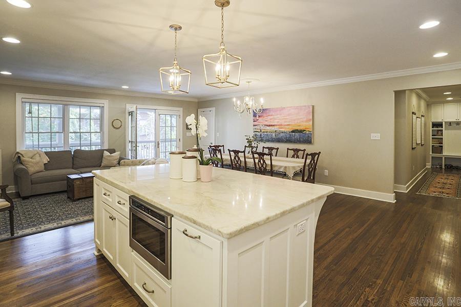 COUNTRY CLUB HGTS - Residential