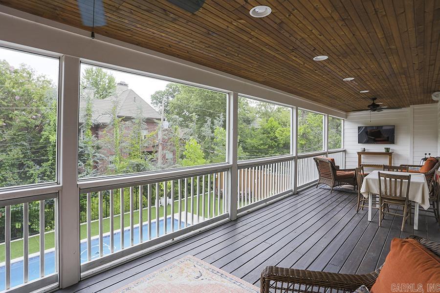 COUNTRY CLUB HGTS - Residential