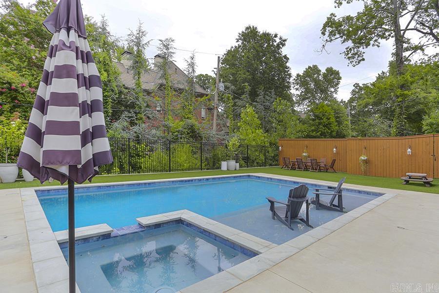 COUNTRY CLUB HGTS - Residential