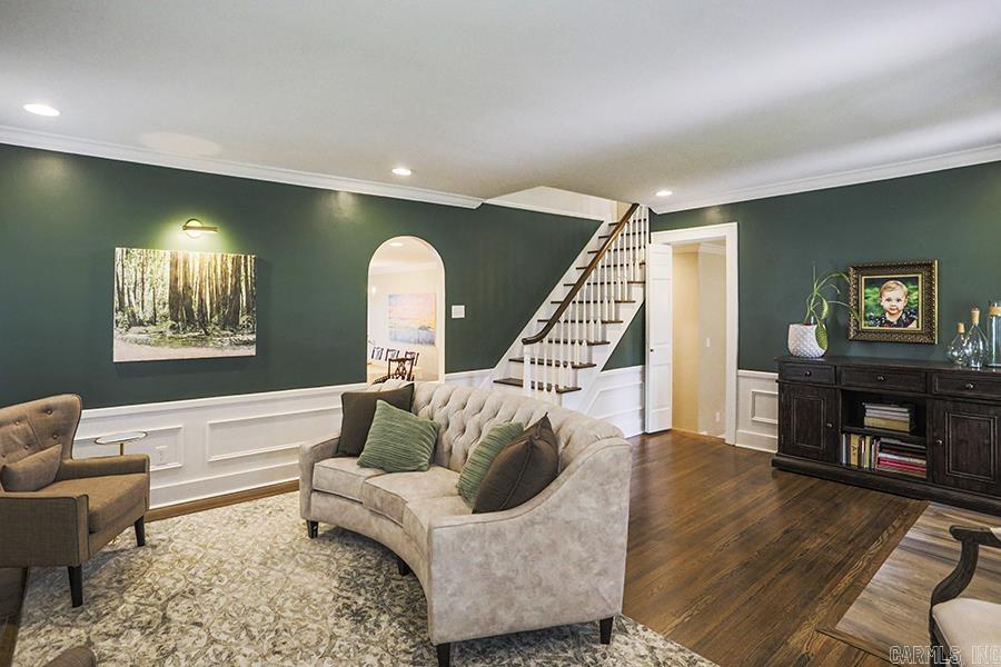 COUNTRY CLUB HGTS - Residential