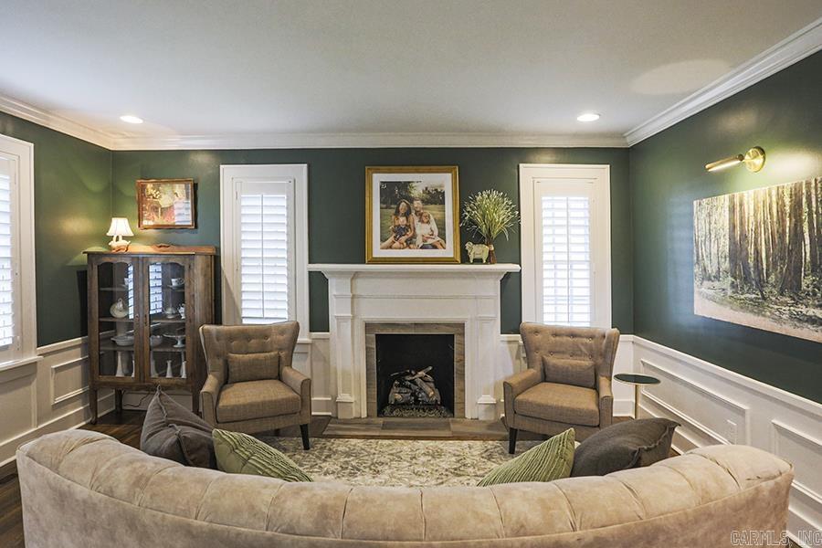 COUNTRY CLUB HGTS - Residential