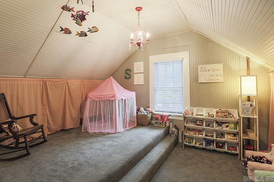 COUNTRY CLUB HGTS - Residential