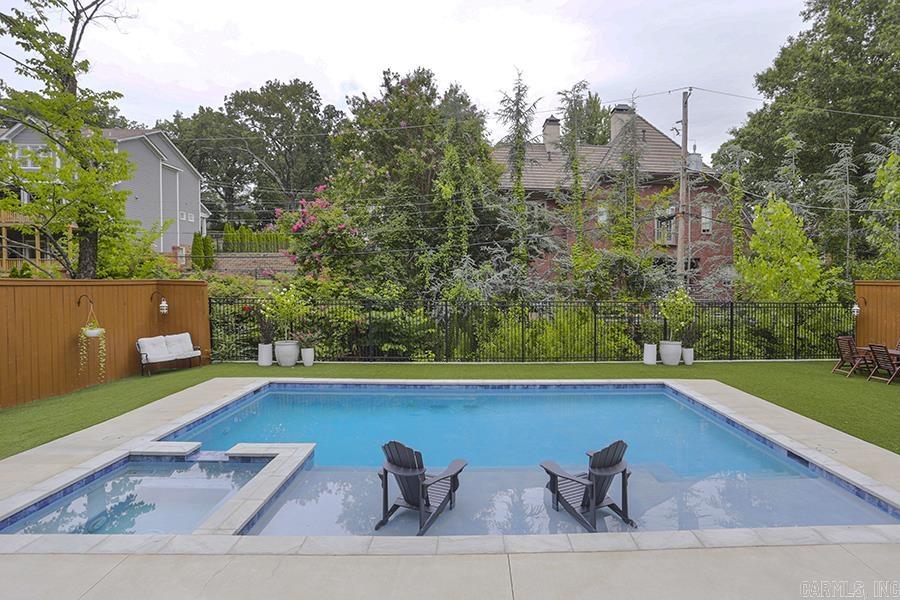 COUNTRY CLUB HGTS - Residential