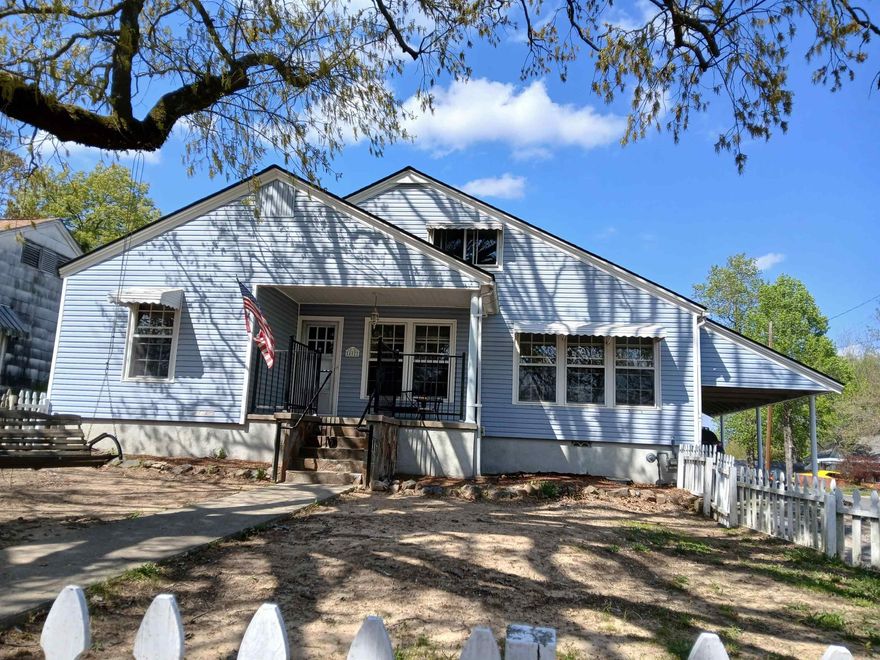 402 Crestwood offers a comfortable 2-bedroom, 1-bath apartment in Hot Springs, AR. The unit includes a washer and dryer, a refrigerator, and a gas cook stove for everyday convenience. Utilities are partially covered, with 1/2 utilities paid, helping to simplify monthly expenses. Located in the heart of Hot Springs, this residence provides practical amenities and straightforward living in a well-situated rental. 1st floor only. Rent out only.