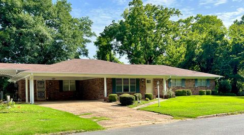 Photo of 1350 Lee Street, Arkadelphia, AR 71923 (MLS # 26029190)