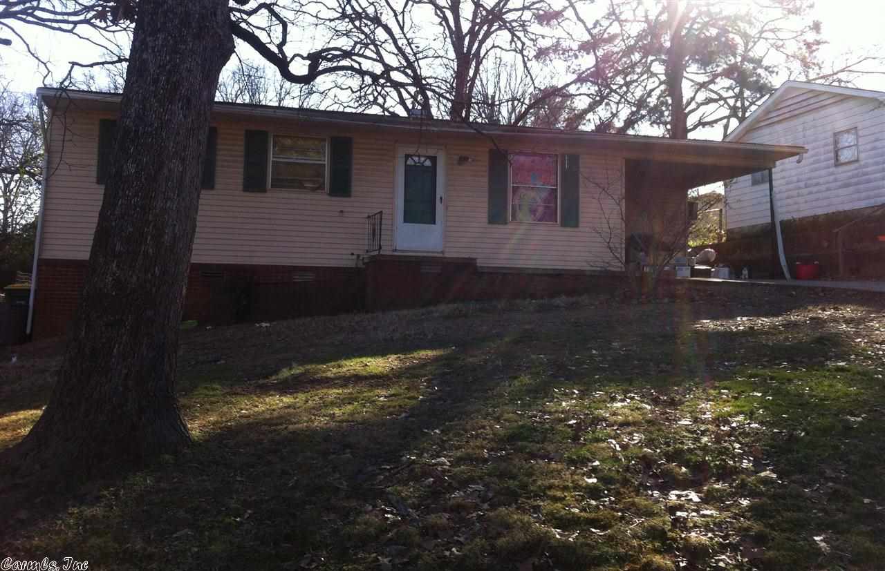 Motivated seller!! Needs some TLC. New Air! Great investor buy. Go Show.