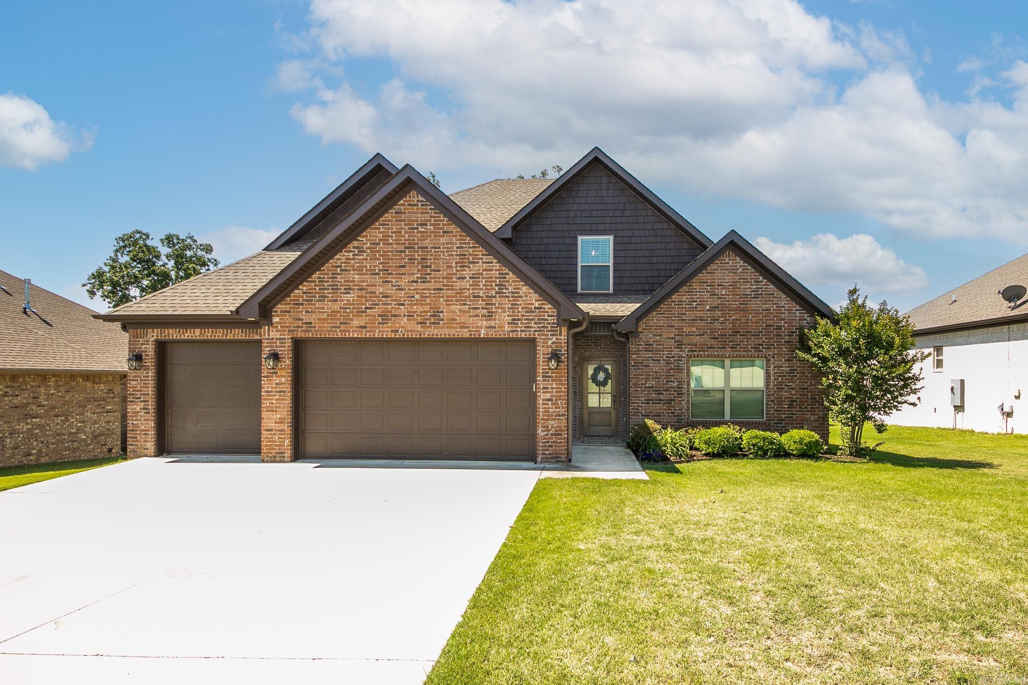 Beautiful 4 bed, 3 bath in The Creekside Addition! No smoking/vaping. Application Fee/Background Check/Rental Verification/Security Deposit required. 2 Pets allowed with restrictions, pet fee per pet apply.