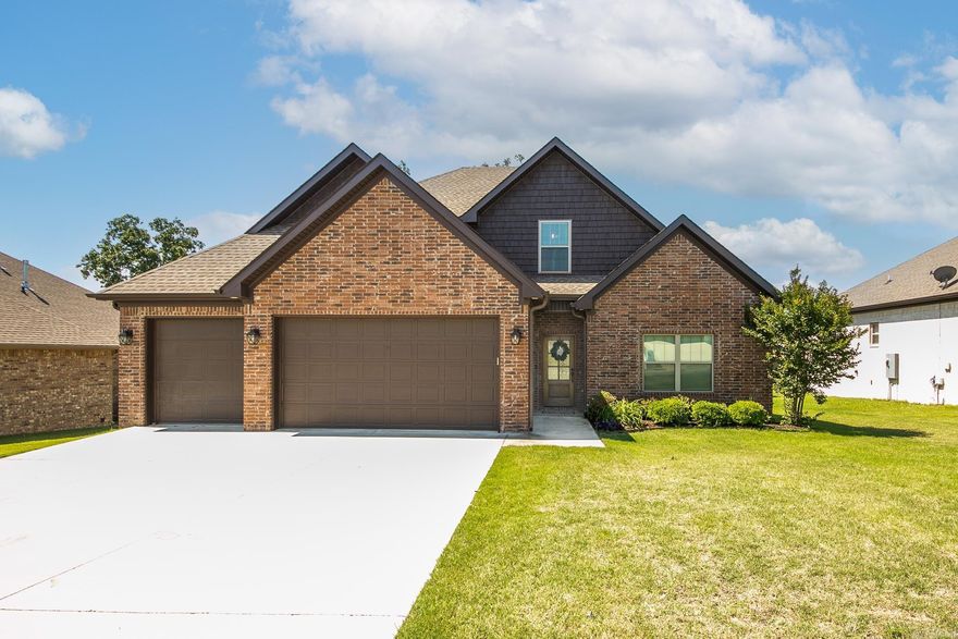 Beautiful 4 bed, 3 bath in The Creekside Addition! No smoking/vaping. Application Fee/Background Check/Rental Verification/Security Deposit required. 2 Pets allowed with restrictions,  pet fee per pet apply.