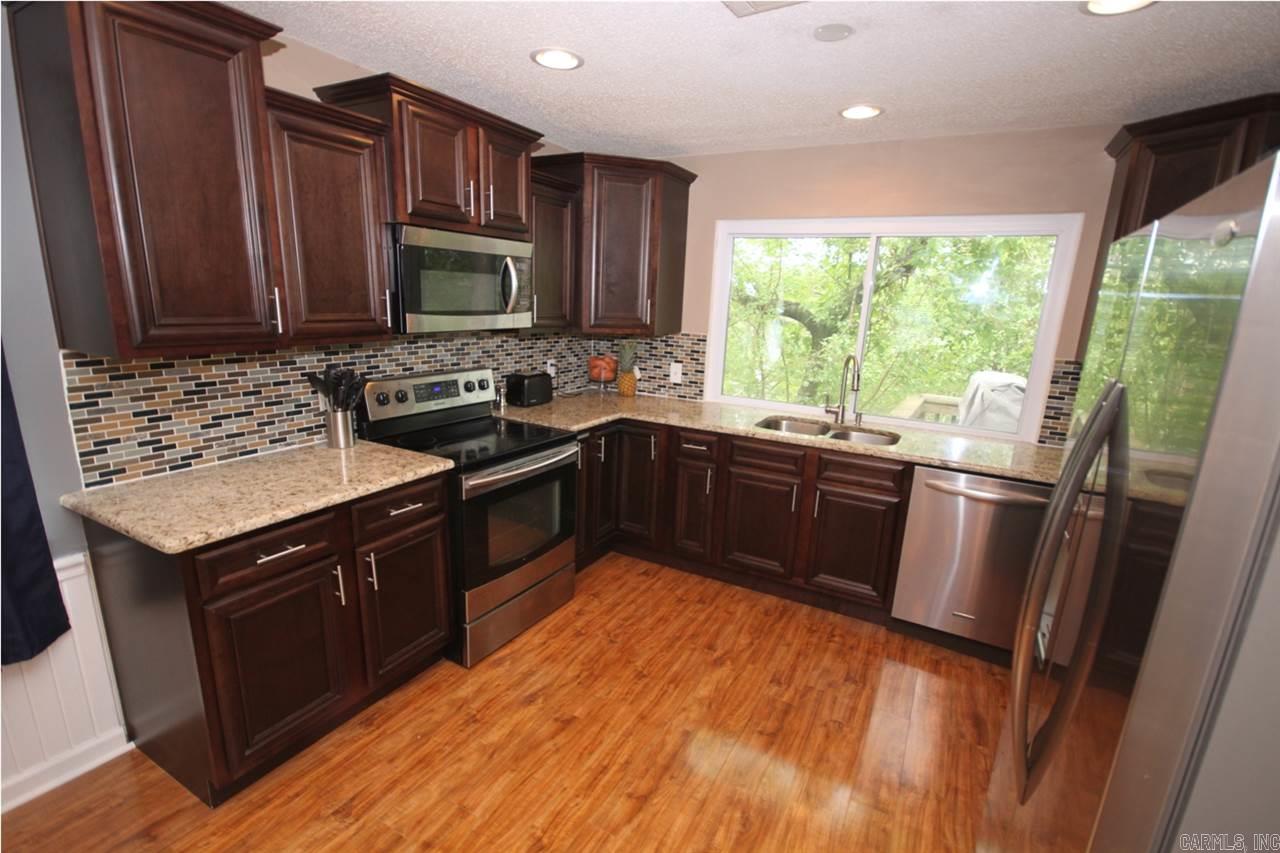 LEAWOOD MANOR - Residential