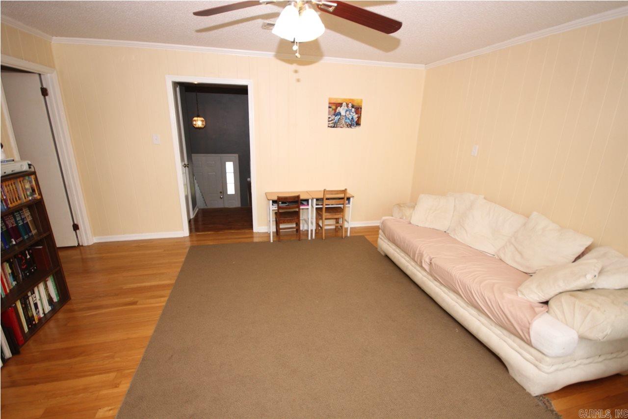 LEAWOOD MANOR - Residential