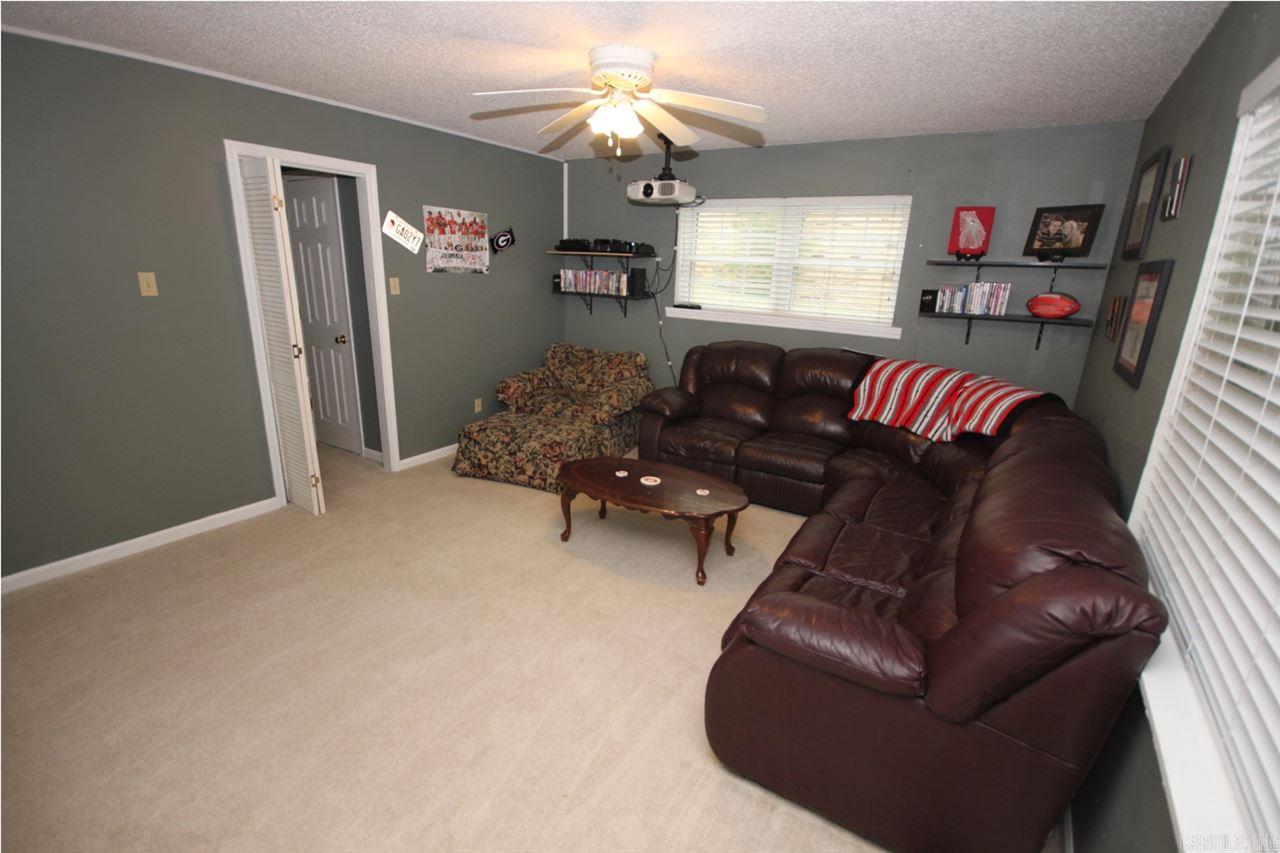 LEAWOOD MANOR - Residential