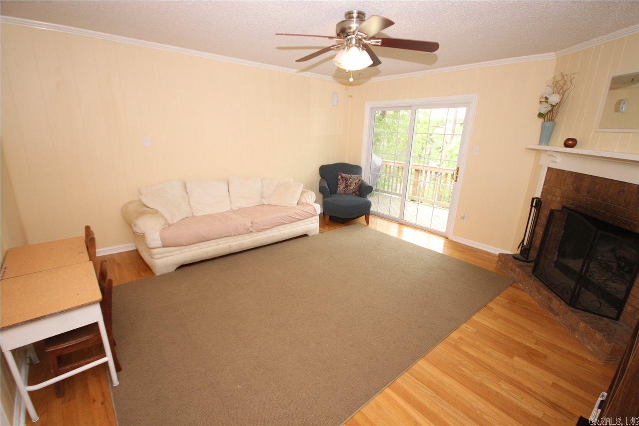 LEAWOOD MANOR - Residential