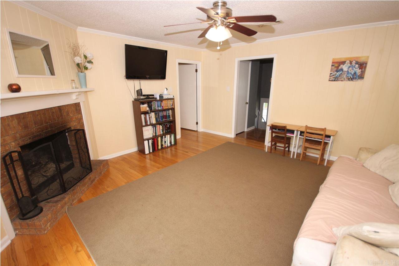 LEAWOOD MANOR - Residential