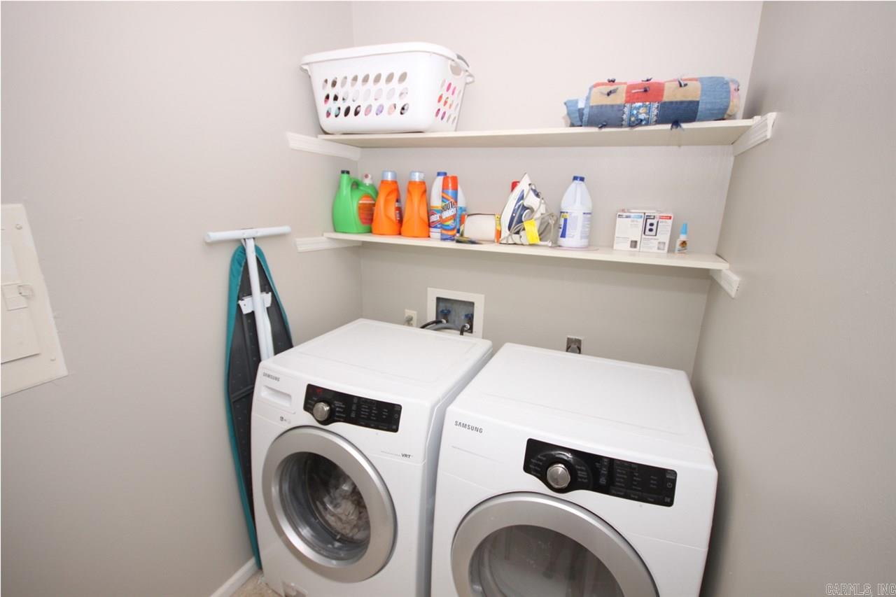 LEAWOOD MANOR - Residential