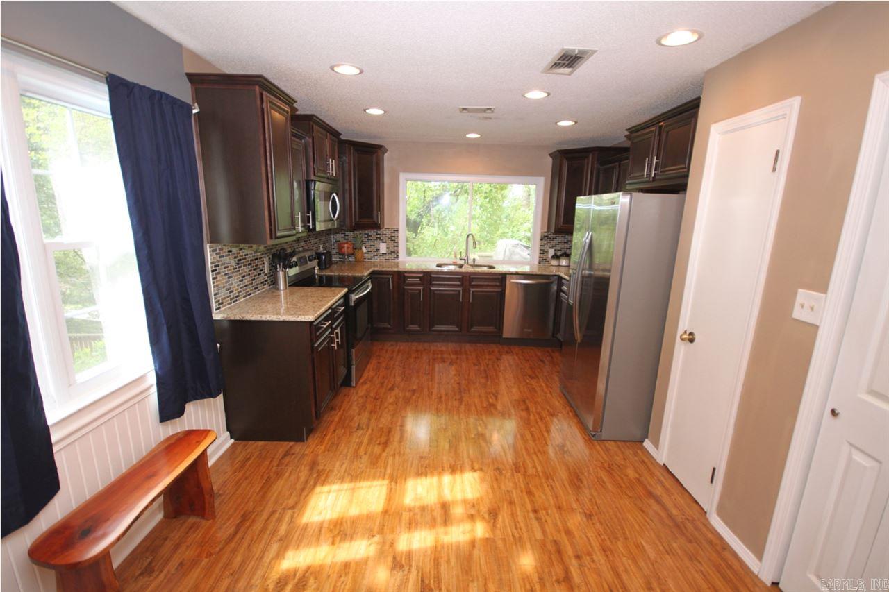 LEAWOOD MANOR - Residential