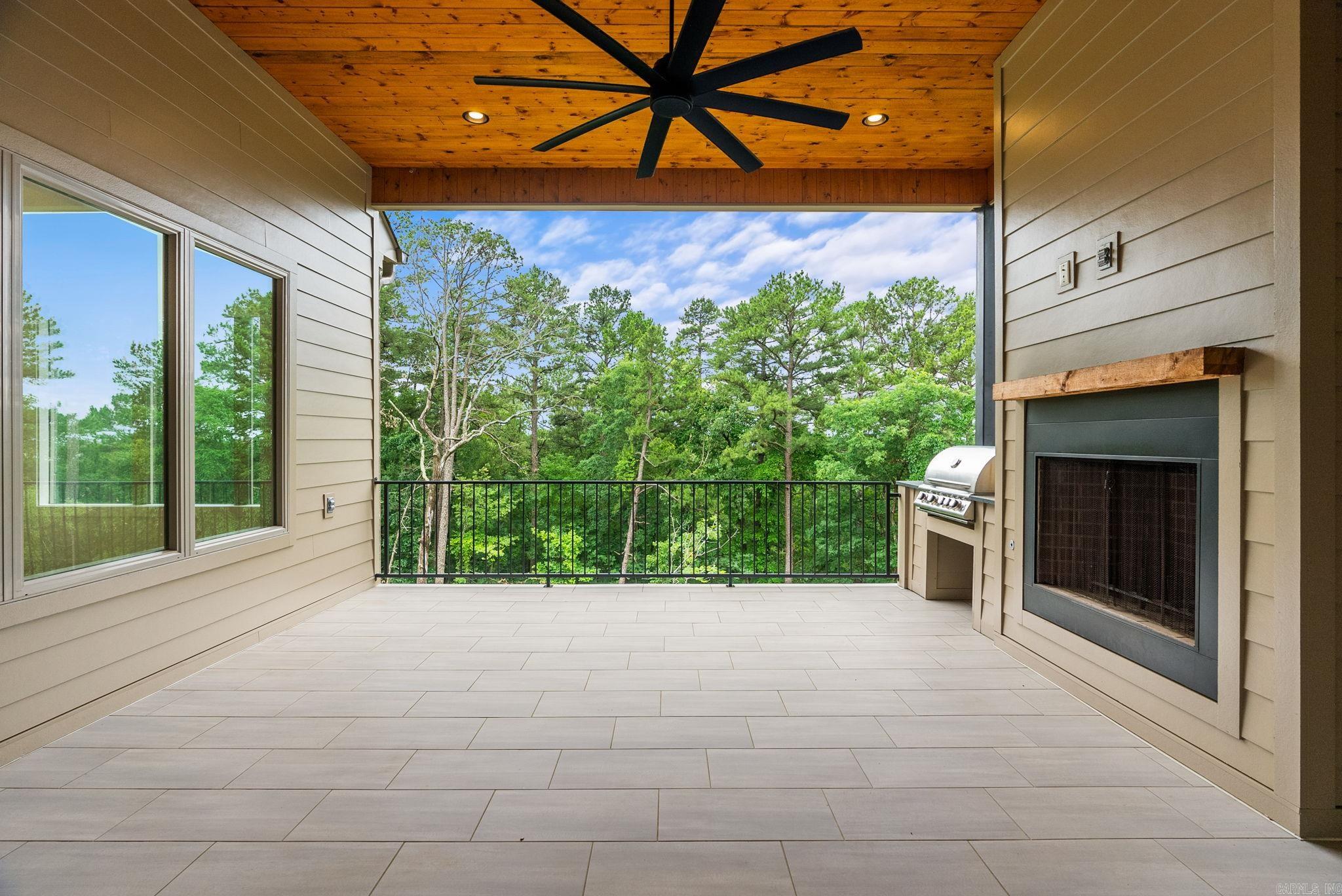 CHENAL VALLEY "FALSTONE COURT" - Residential