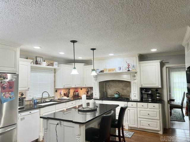 MIKE BERG LAKE - Residential