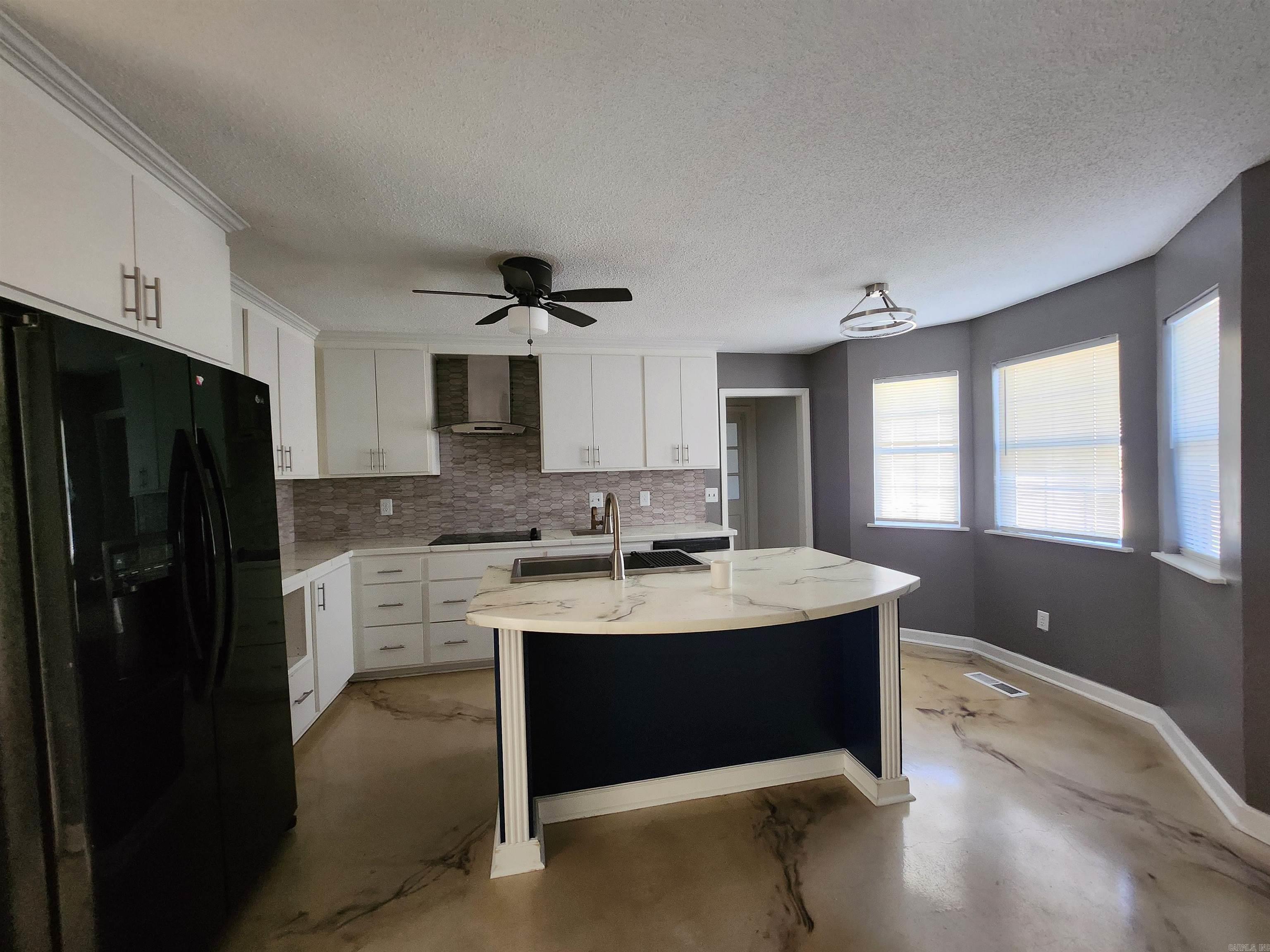 HIDDEN VALLEY - Residential