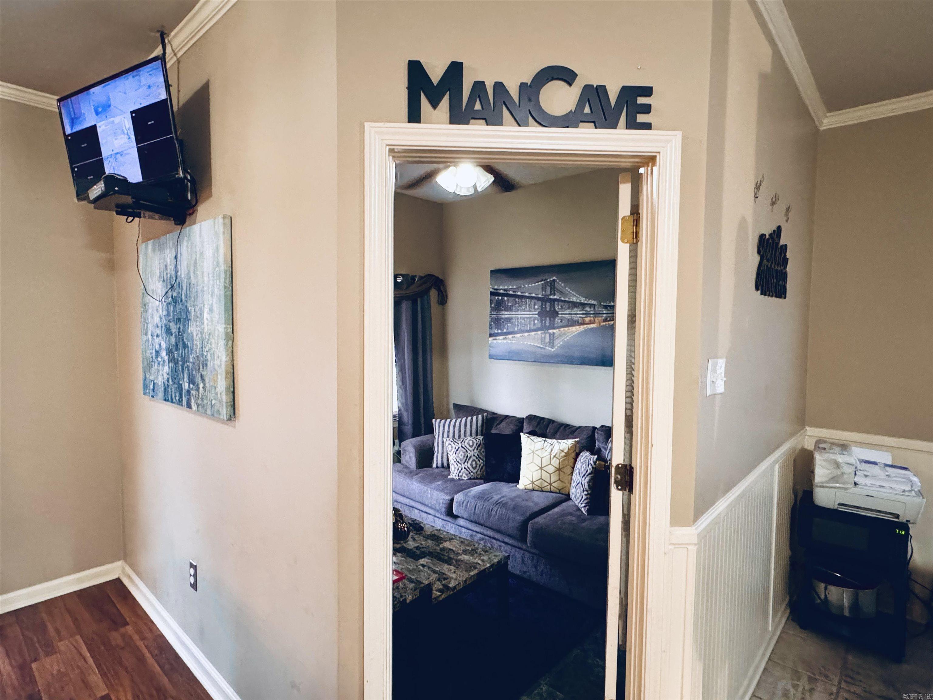 MYSTERY WOODS - Residential