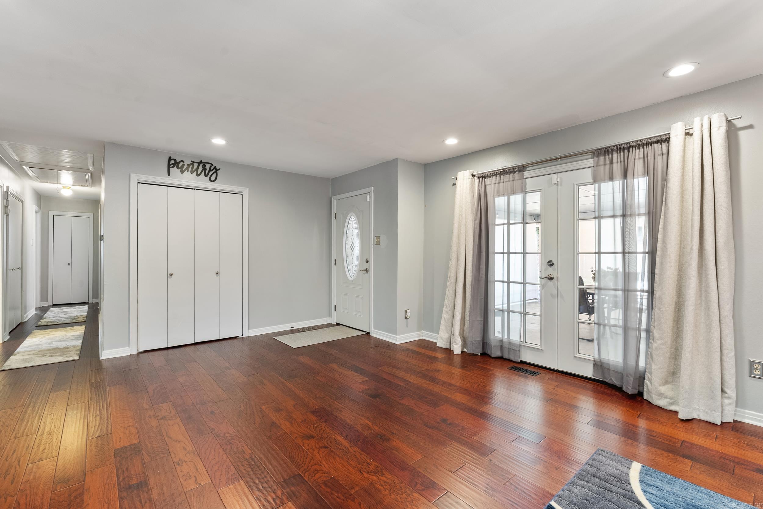 LAKEWOOD - Residential