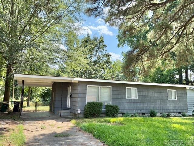 Beautiful MOVE-IN Ready Open Floor Plan, 3 Bedroom 1.5 Bath Home. Vaulted ceilings throughout. Beautiful Harwood floors throughout. Updated kitchen. Nice level lot. Large backyard. A MUST SEE!