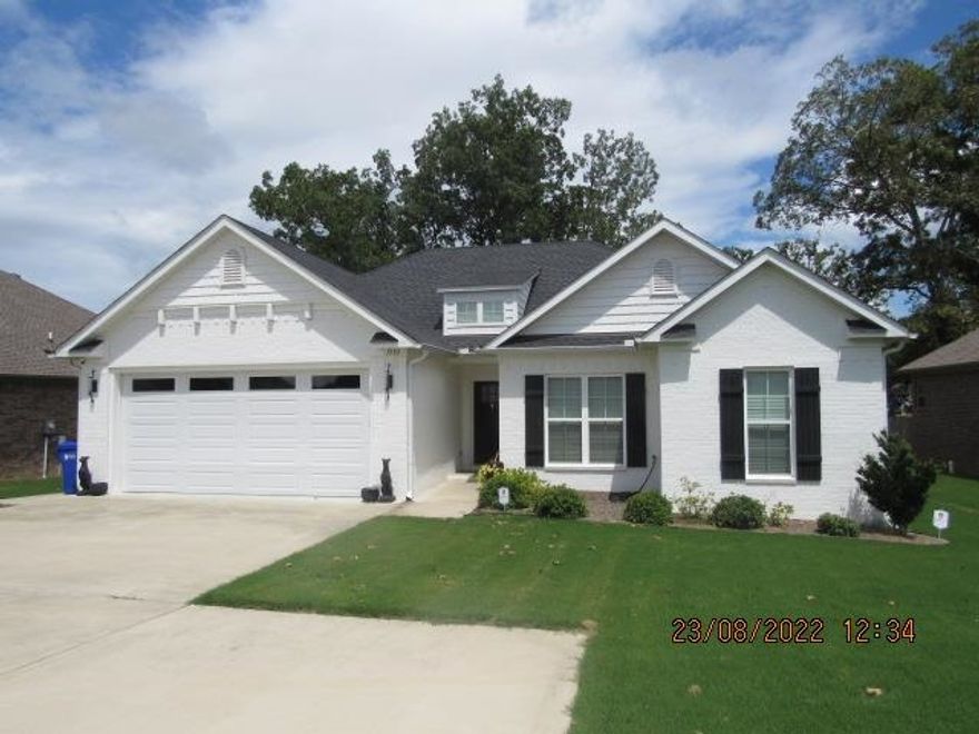 Well maintained newer 3 bedroom home, split bedroom plan, combination of stained concrete & tile flooring, 2 inch blinds throughout, granite countertops throughout, stainless appliances, all appliances including refrigerator, washer & dryer, large master suite with large closet, 5 foot shower in master bath, fenced yard with open patio, all electric home - A must see!