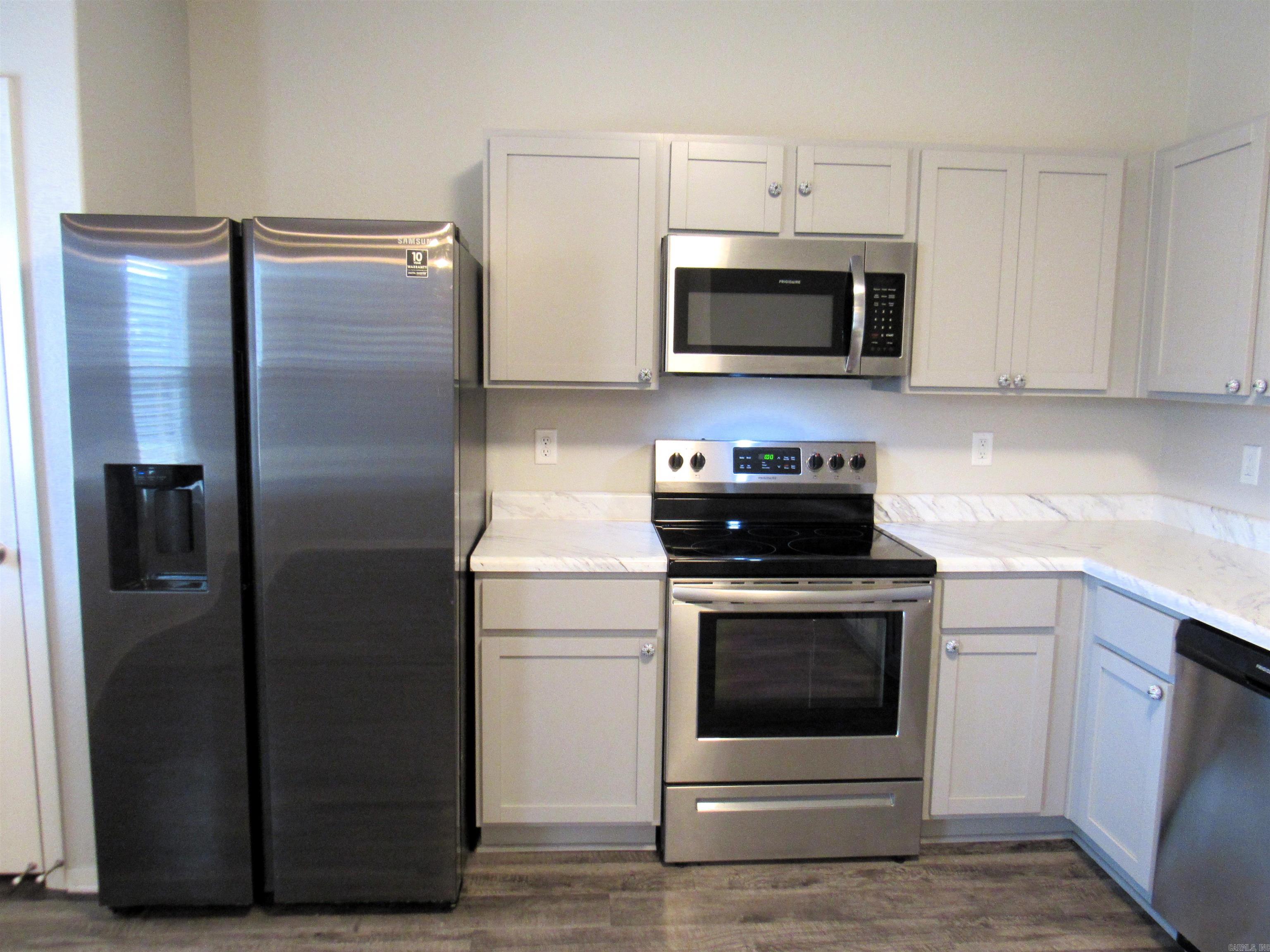 OAKLAND GROVE ESTATES - Residential