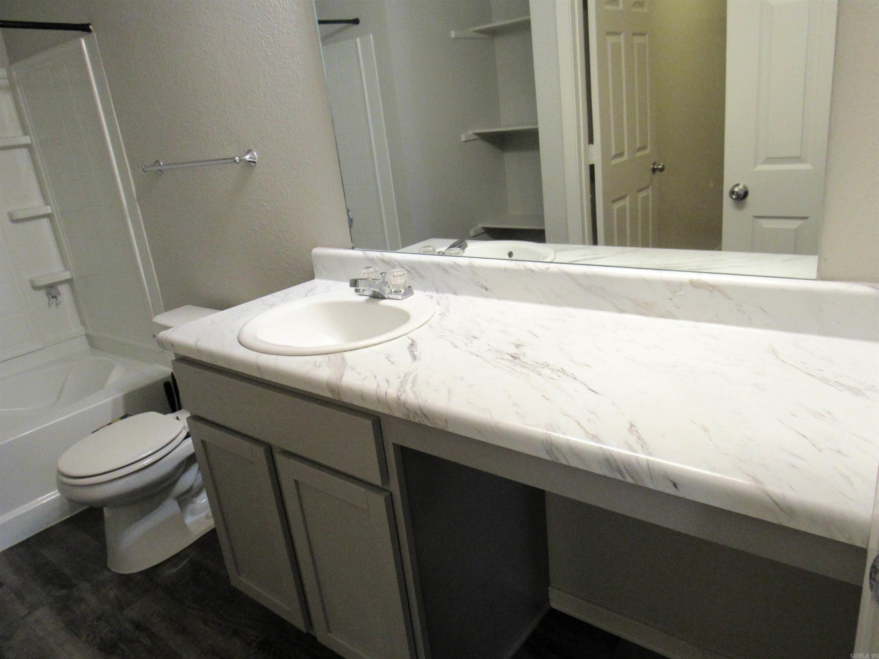 OAKLAND GROVE ESTATES - Residential