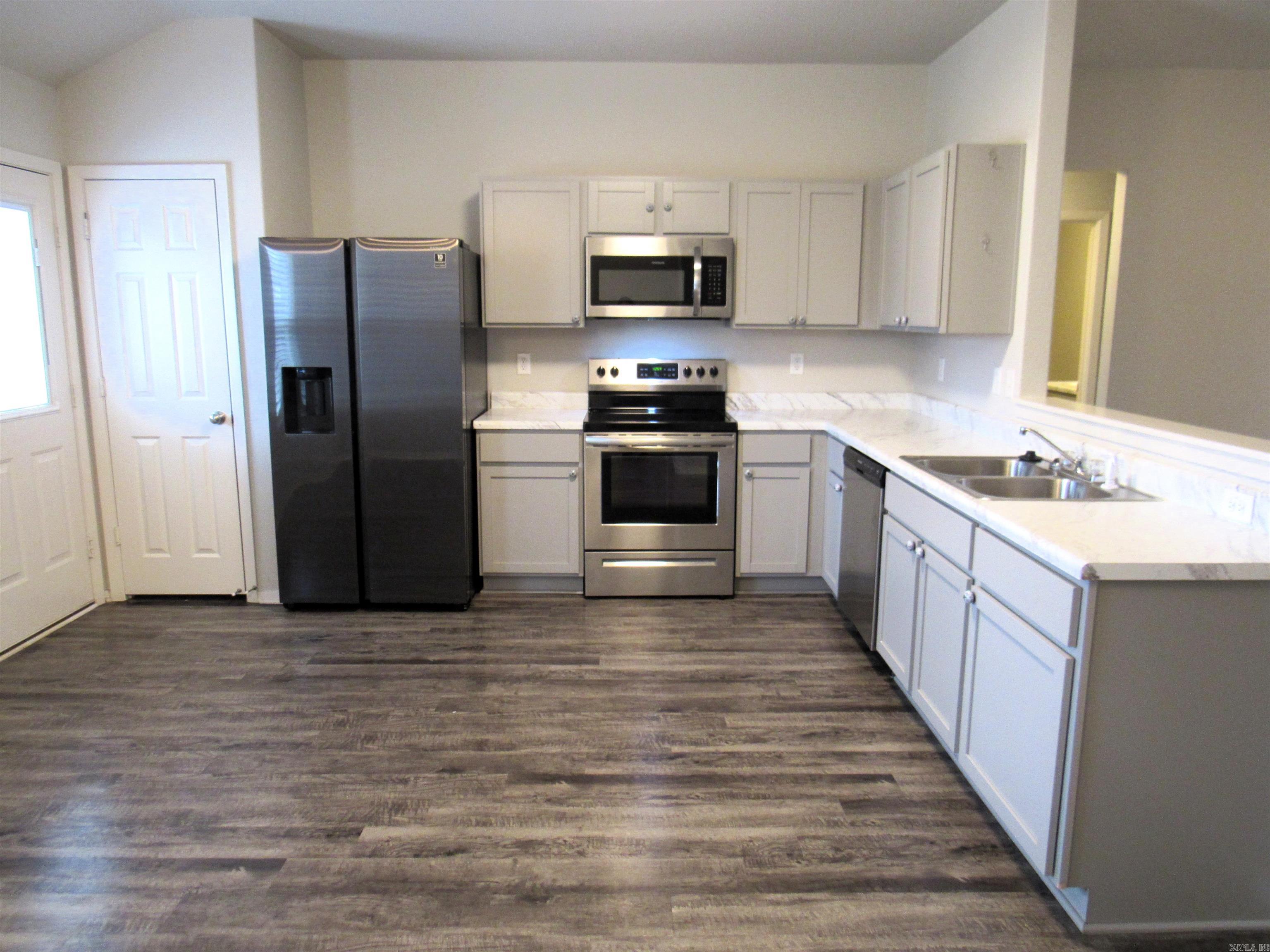 OAKLAND GROVE ESTATES - Residential