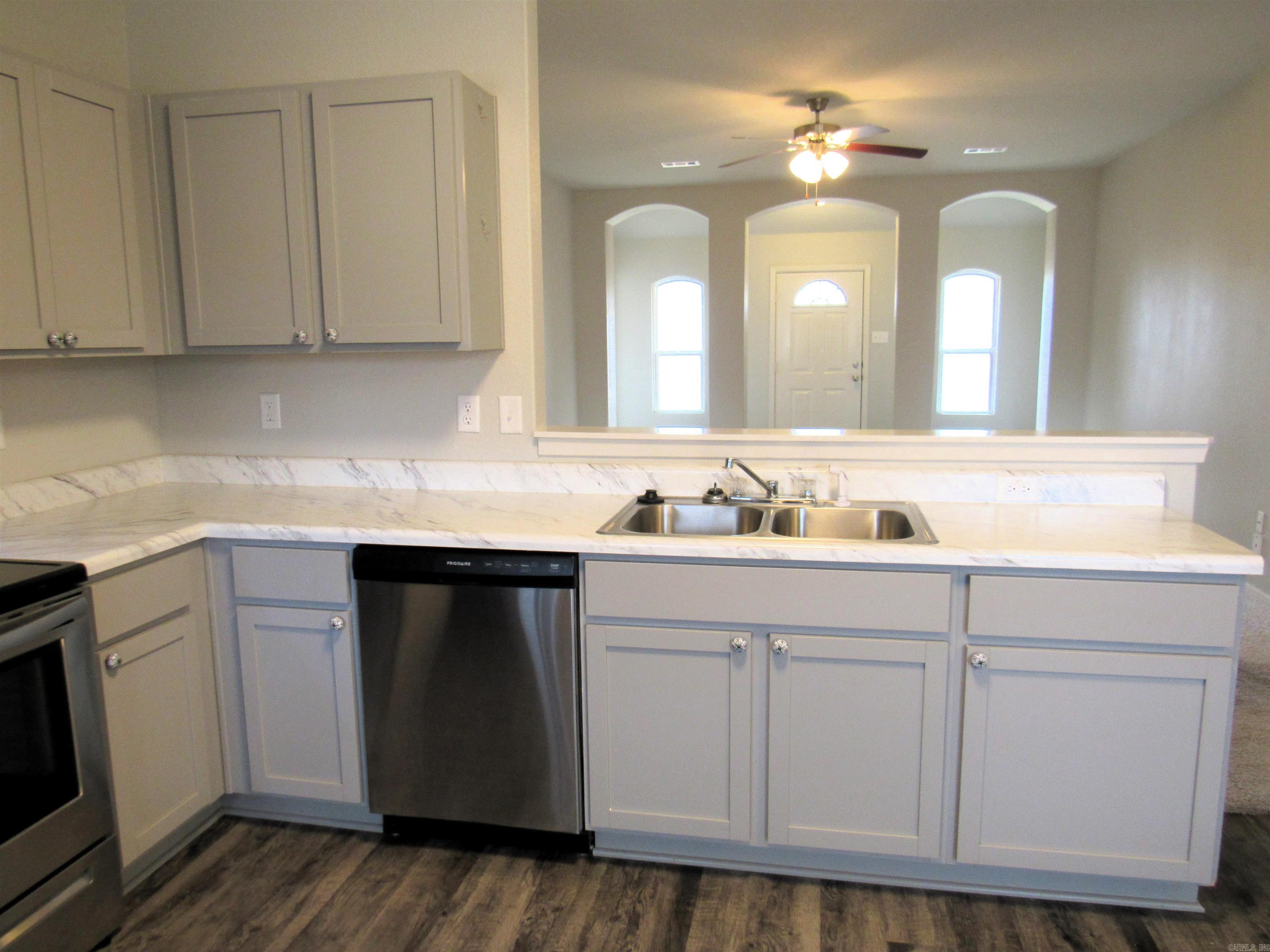 OAKLAND GROVE ESTATES - Residential