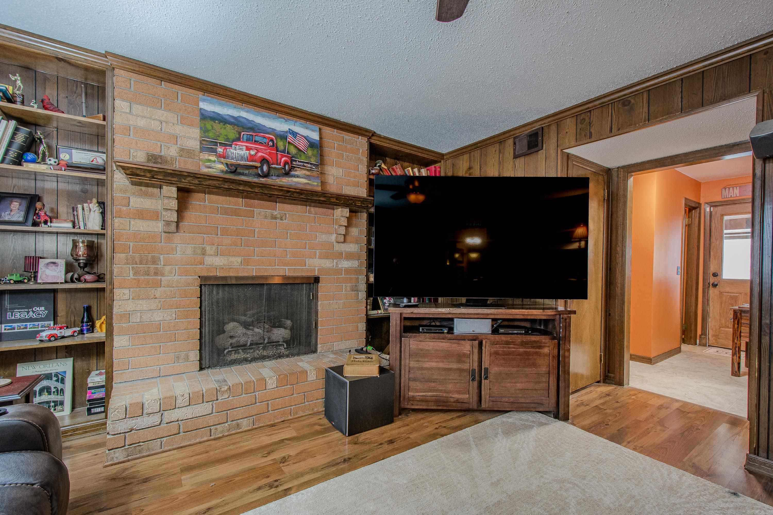 COUNTRY CLUB PARK - Residential