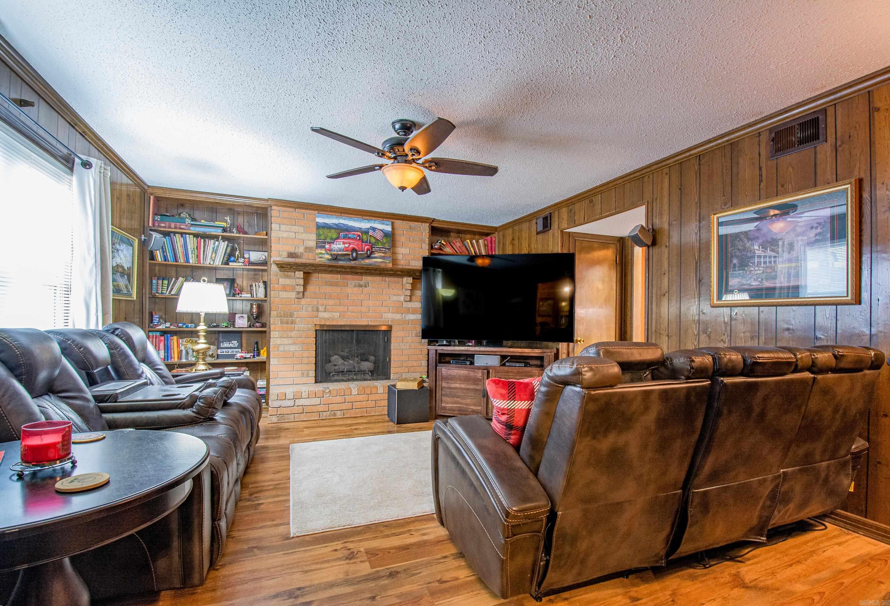 COUNTRY CLUB PARK - Residential