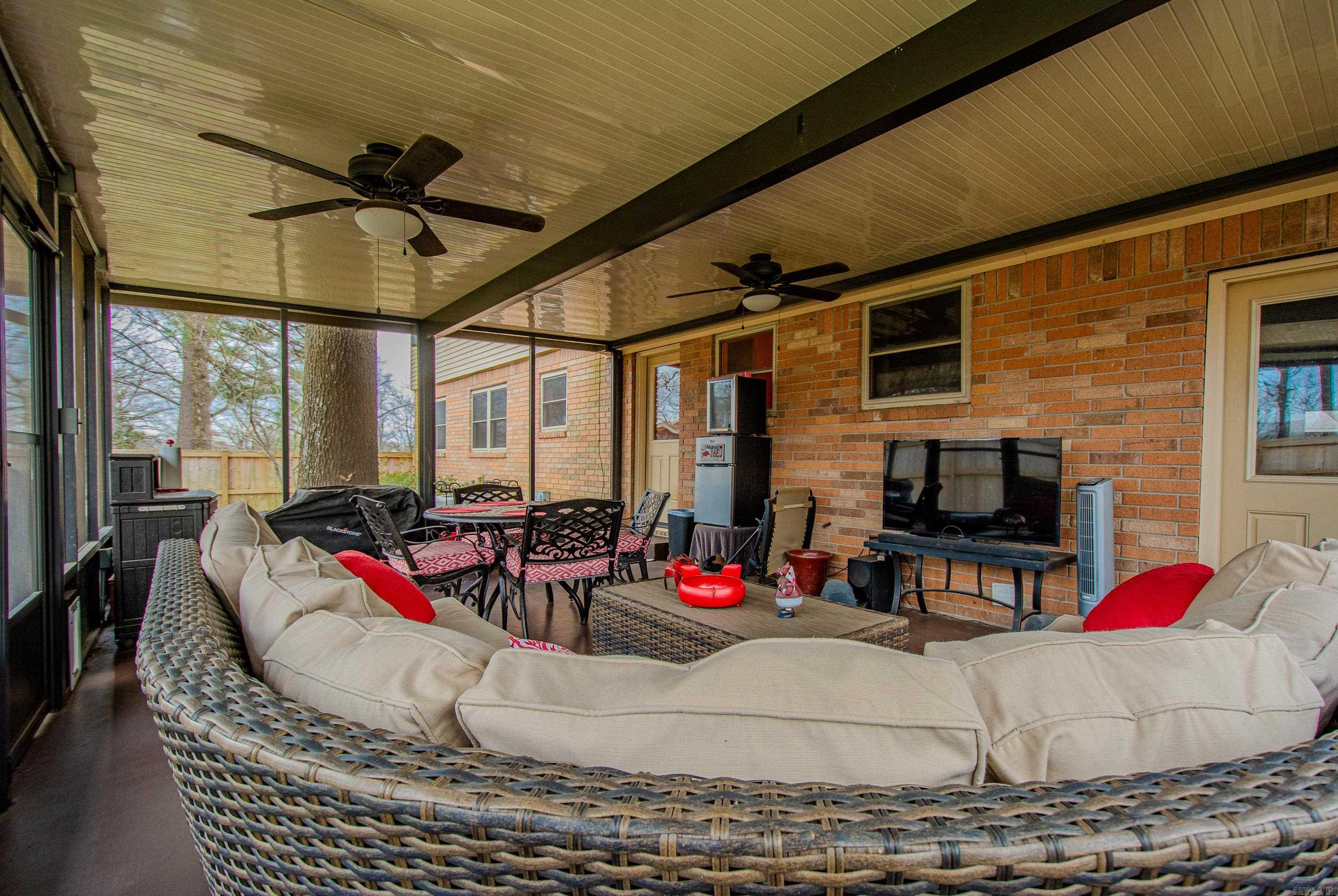 COUNTRY CLUB PARK - Residential