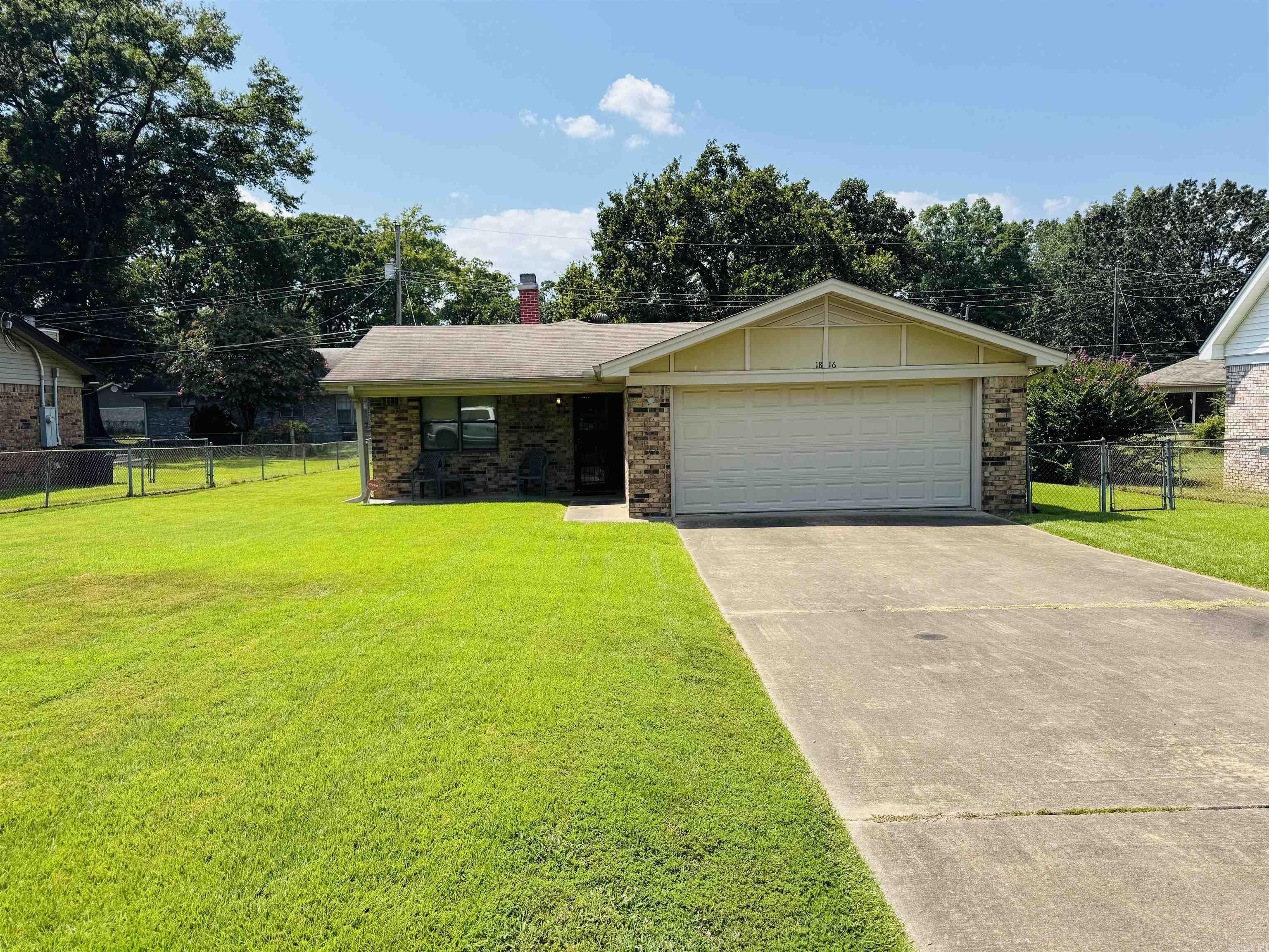 Looking for the perfect house at the perfect price? Check out this all brick 3/2 in the heart of Jacksonville less than 1/2 mile from the front gate of the LRAFB! This well built home features a wood burning fireplace, beautiful sunroom, 2 car garage, separate storage building in the back and a manicured lawn! Home has been well kept and maintained... Don't sit back on this one because it won't last long! Call your agent and book your showing today!