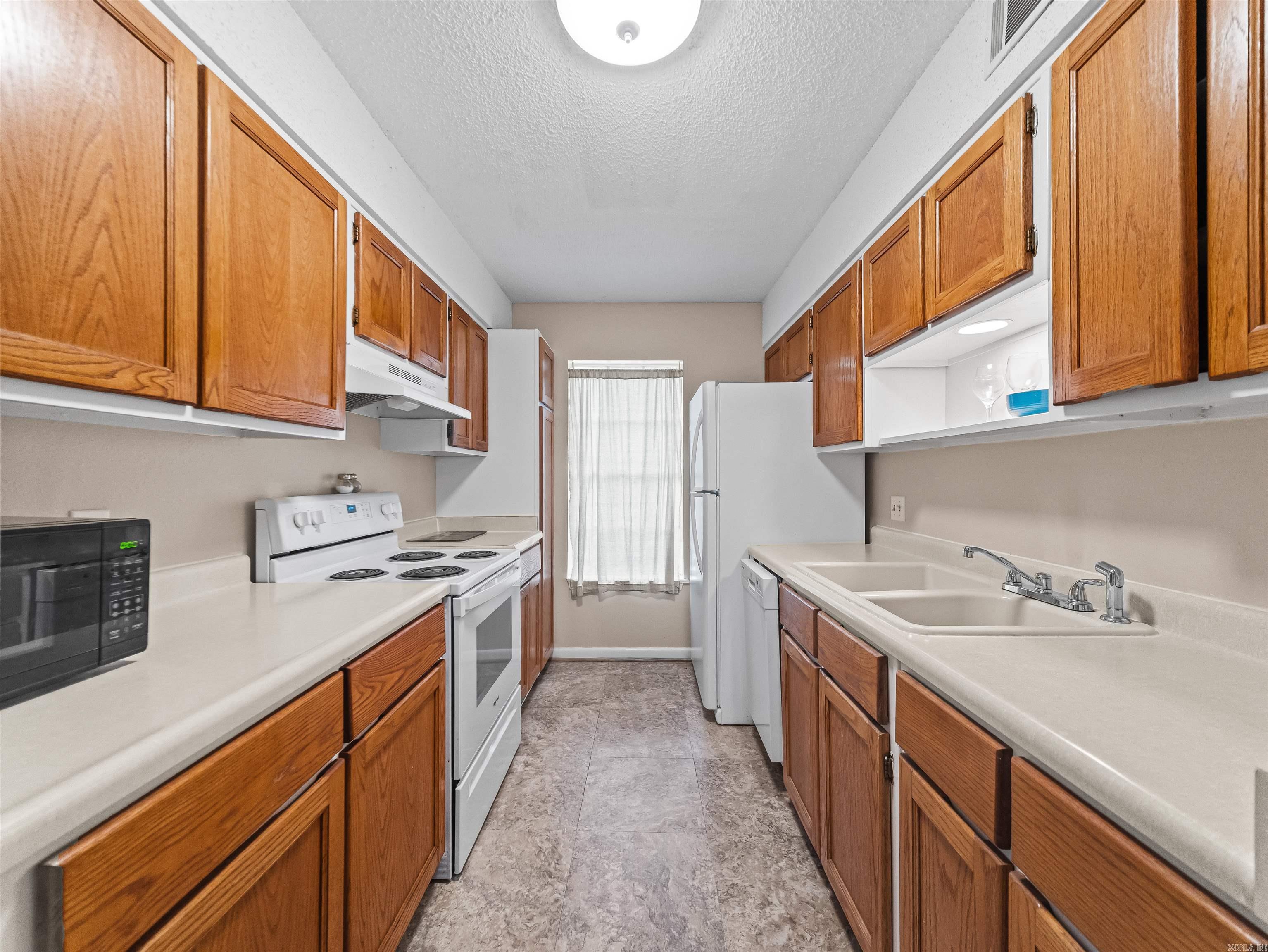 Desoto Courts Townhouse 1 - Residential