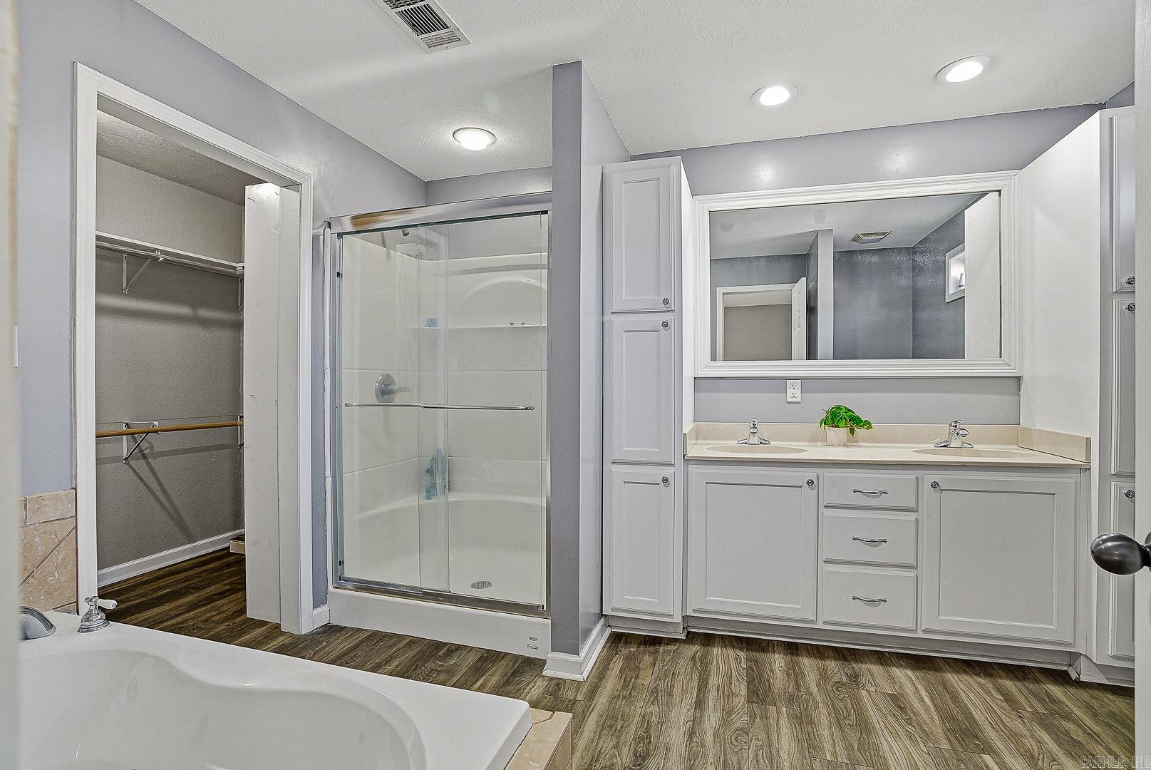 BLACKWOOD & BONE - Residential