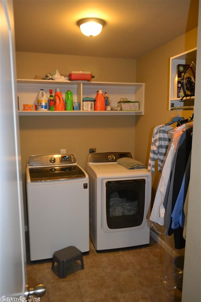 KINGS CROSSING - Residential