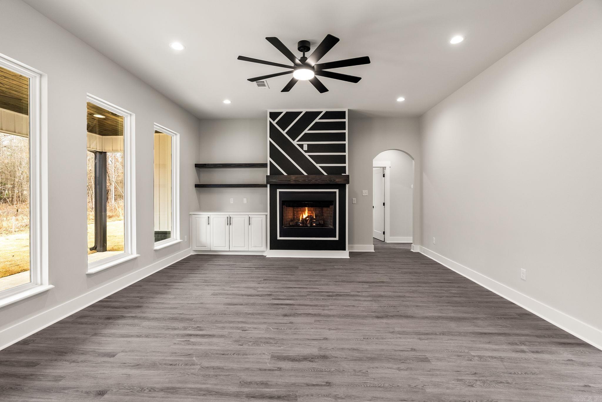 CREEKSIDE - Residential