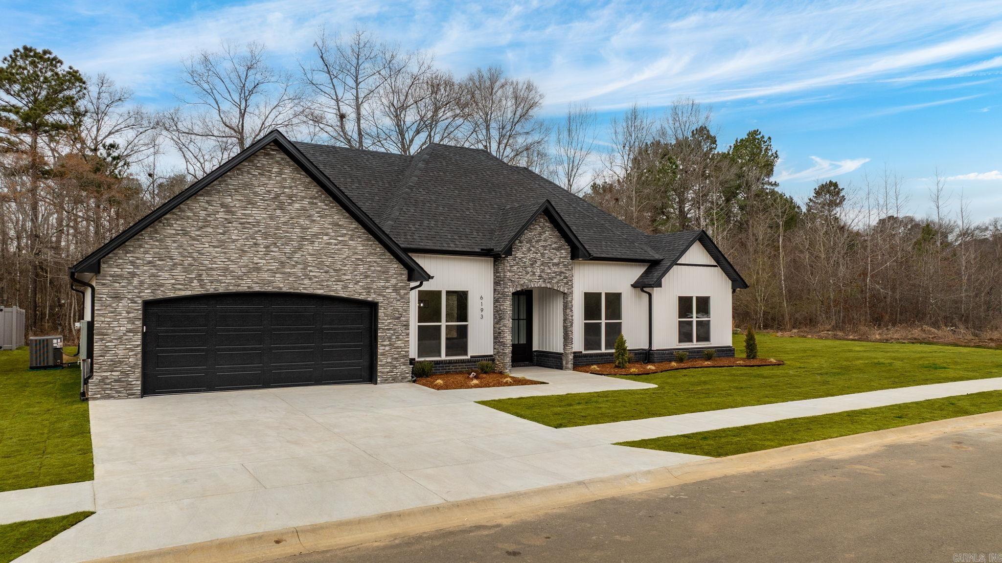 CREEKSIDE - Residential