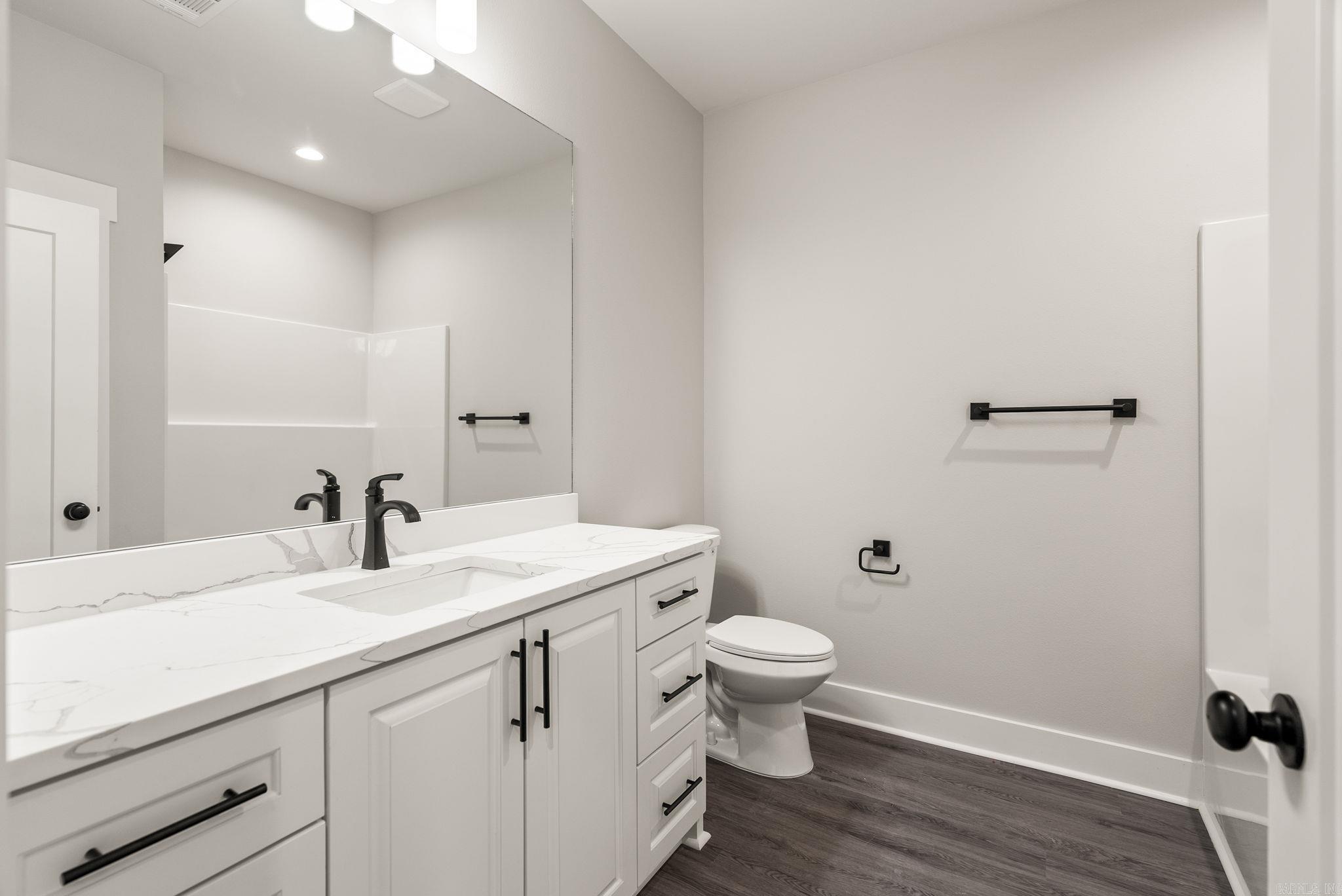 CREEKSIDE - Residential