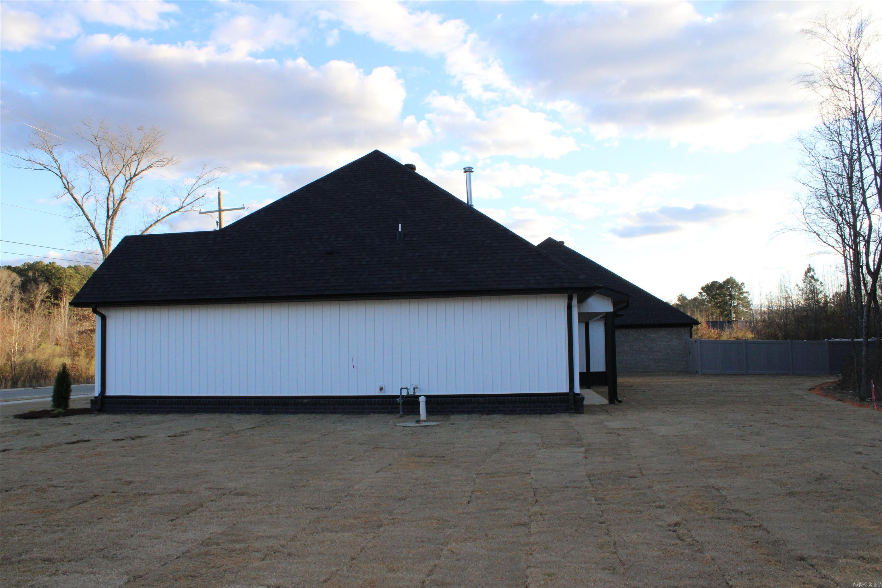 CREEKSIDE - Residential